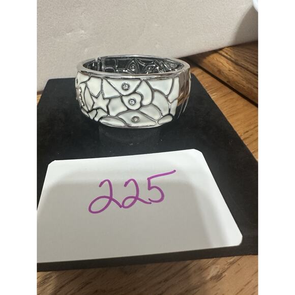 Sequin Nordstrom Silver Tone White Statement Enamel Bangle Bracelet $68 #225 - Picture 4 of 4